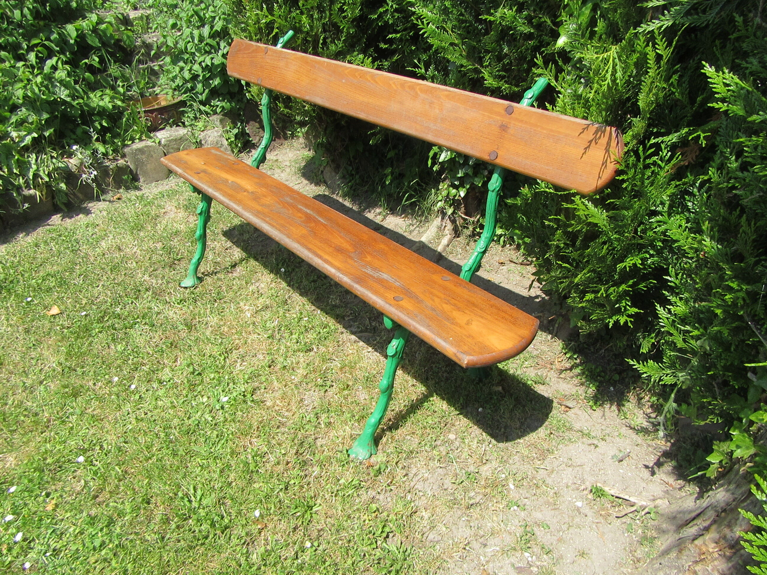 Garden bench in wood and cast iron