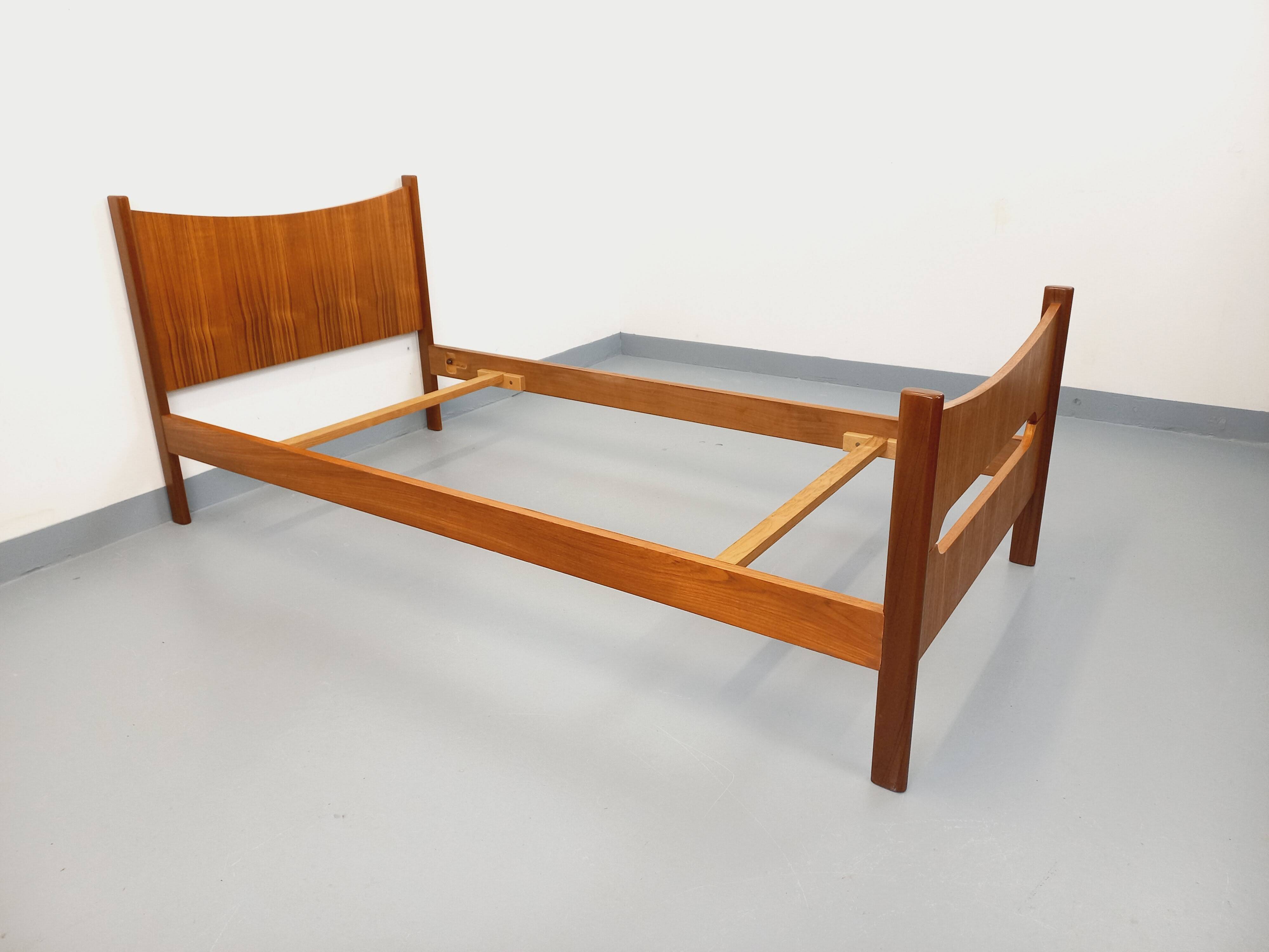 Light simple vintage Scandinavian style in teak from the 1960s.