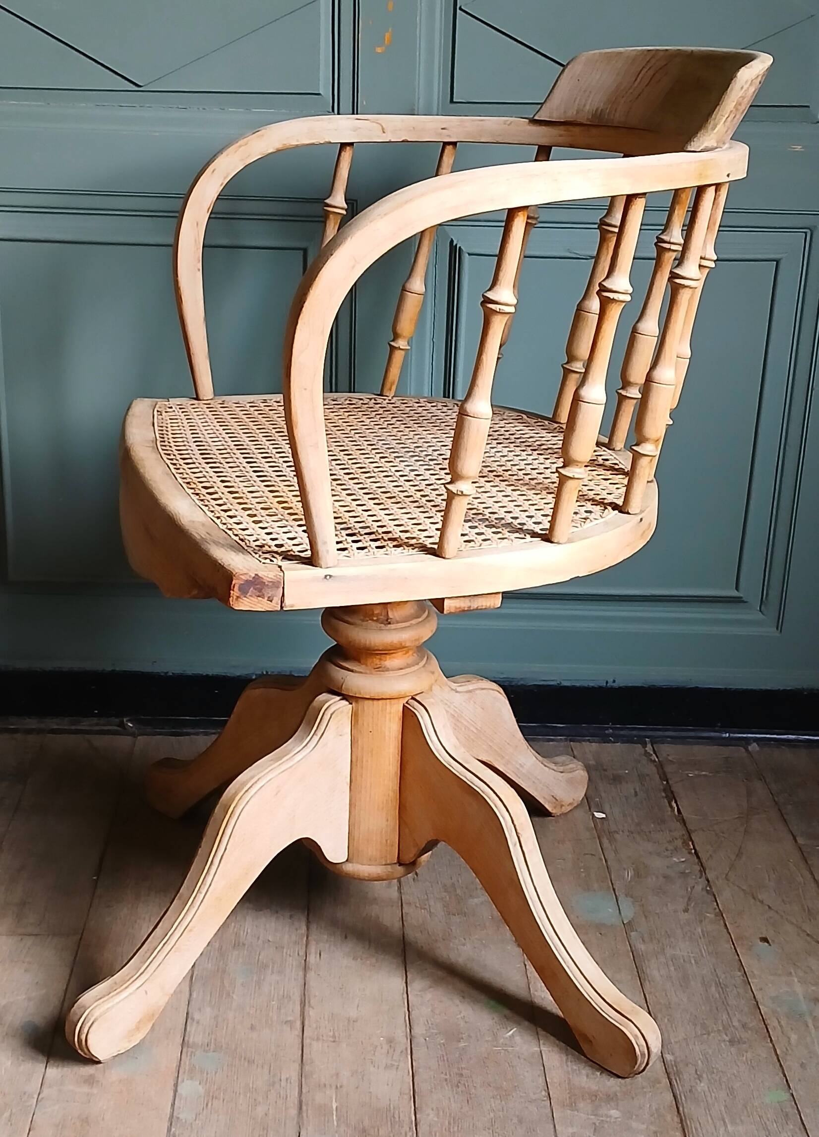 Fauteuil de bureau américain "capitaine" en chêne & cannage, vers 1900