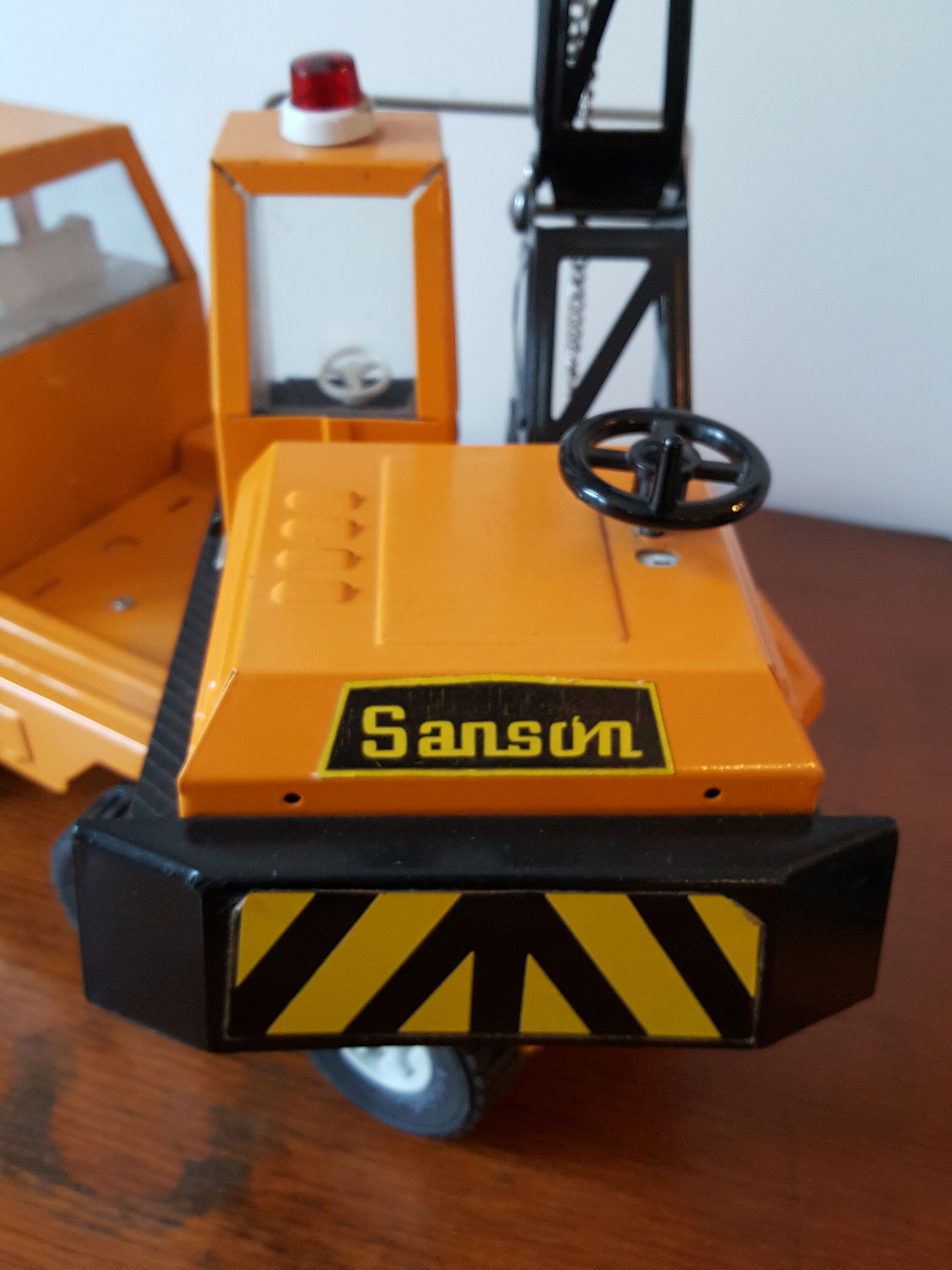 old truck sheet metal crane Sanson Junior Rico Espana 70s