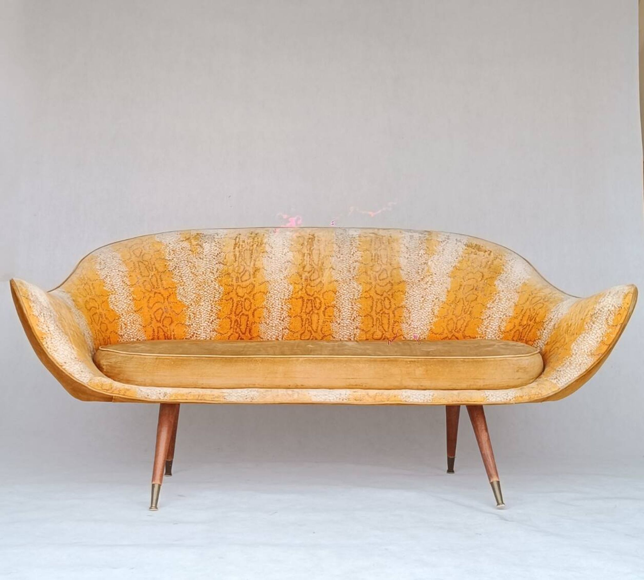 2 fauteuils œuf et canapé par Paged des années 50
