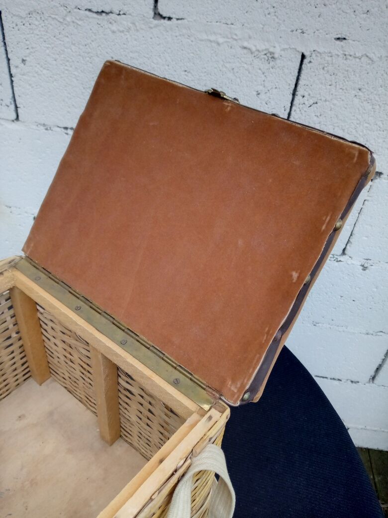 Chest seat for child wicker year 60