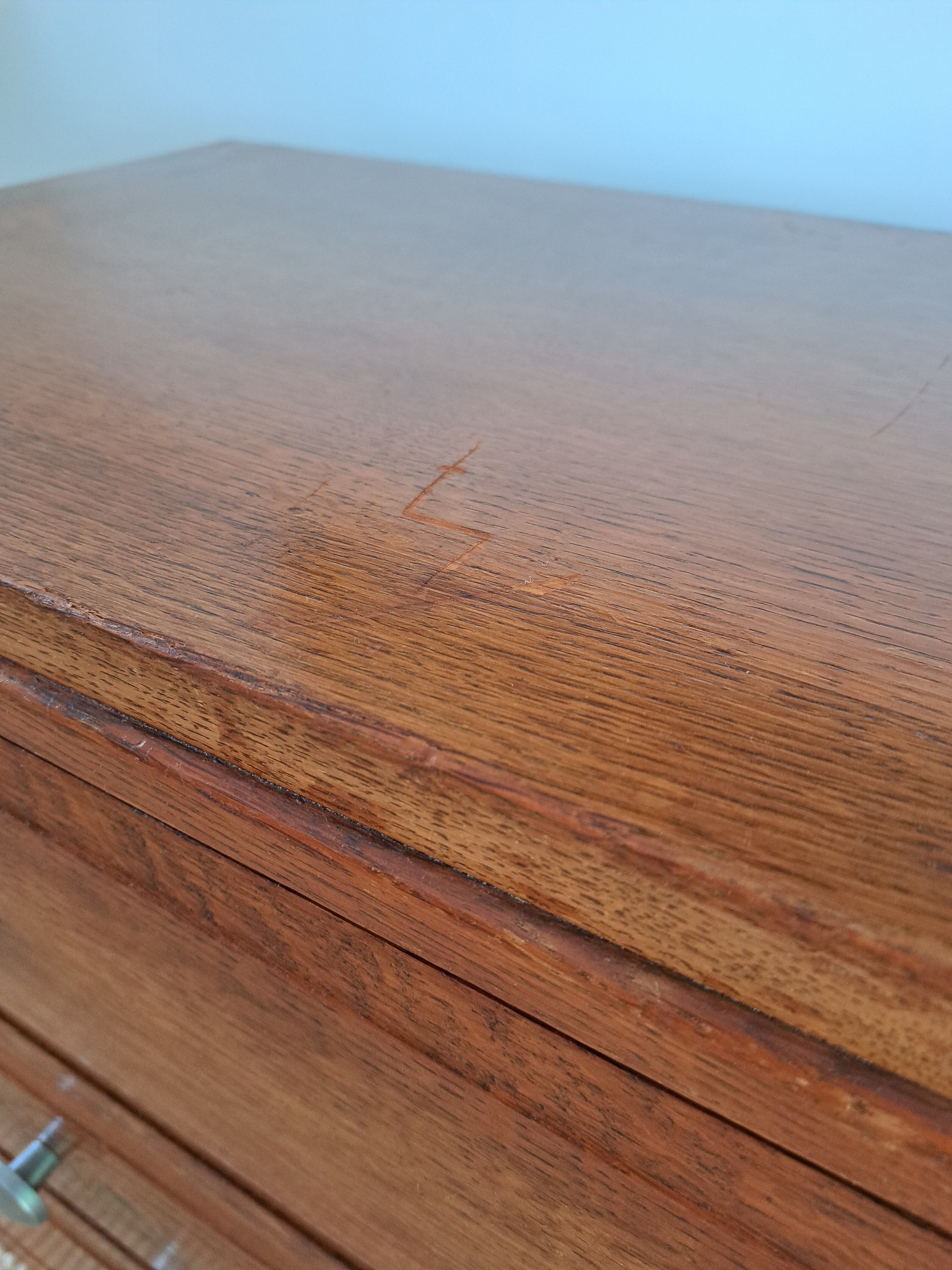 Oak chest of drawers from the 1950s.