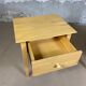 Paire de chevets en bois clair