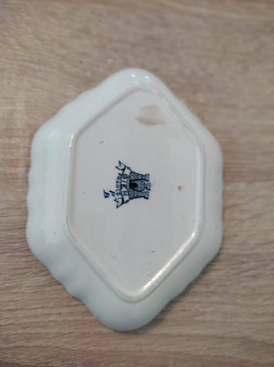 Empty pocket faiance Gien