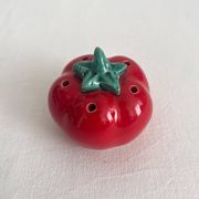 Salière ou poivrier tomate en barbotine vintage