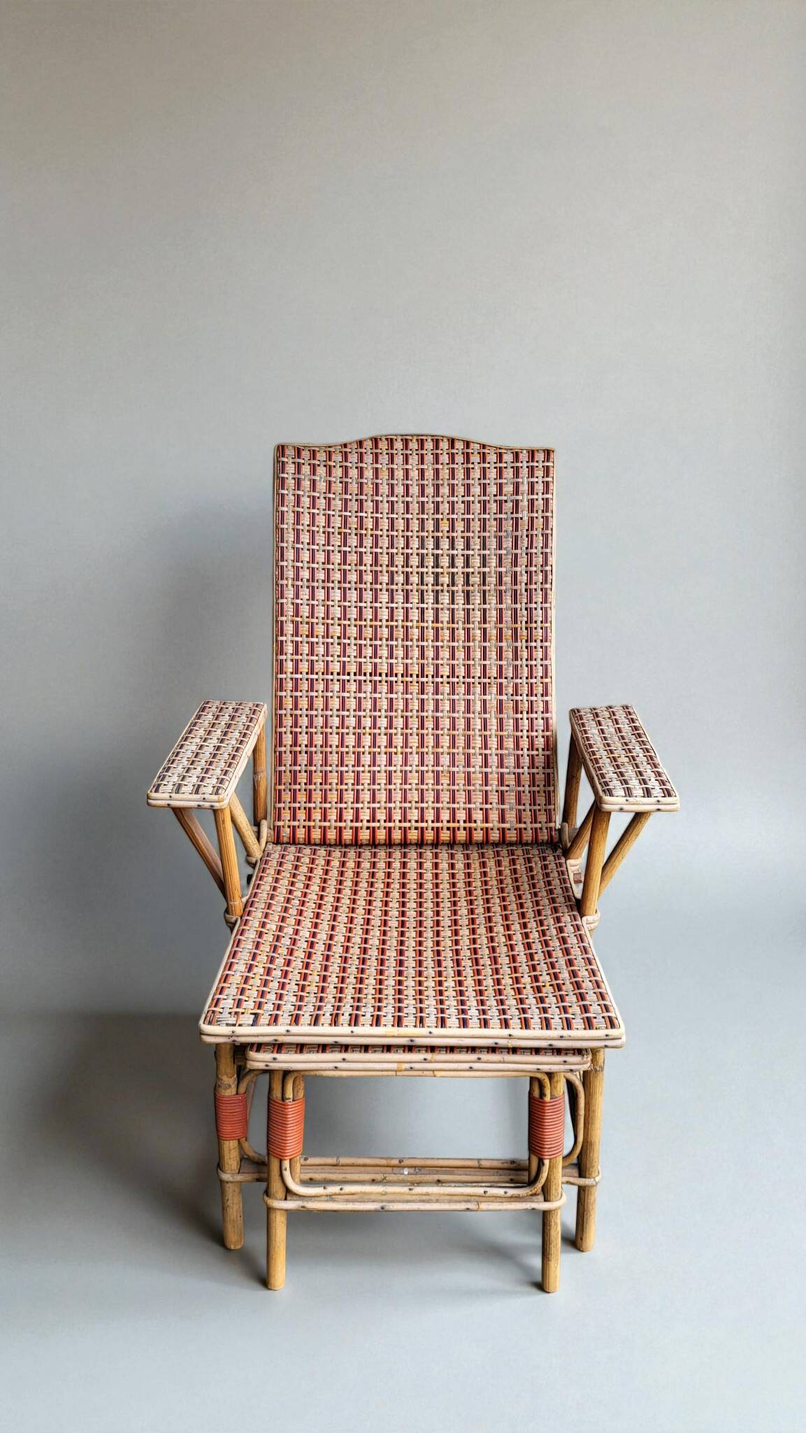 Rattan chaise longue