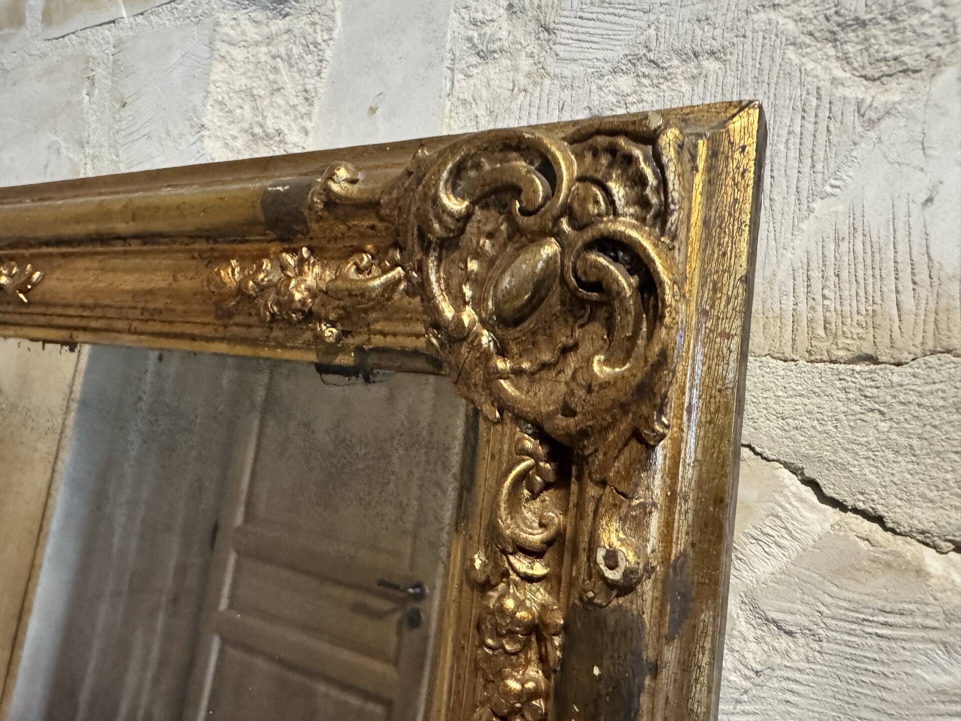 Miroir Louis XV, glace au mercure et bois doré, XIXe