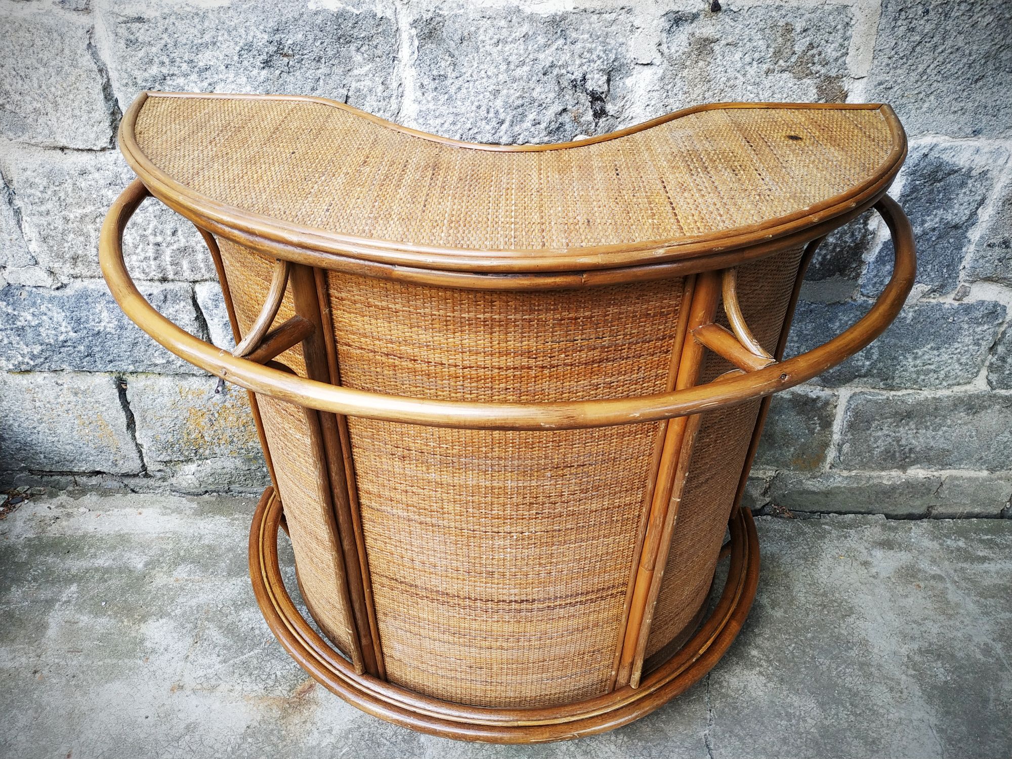Rattan bar