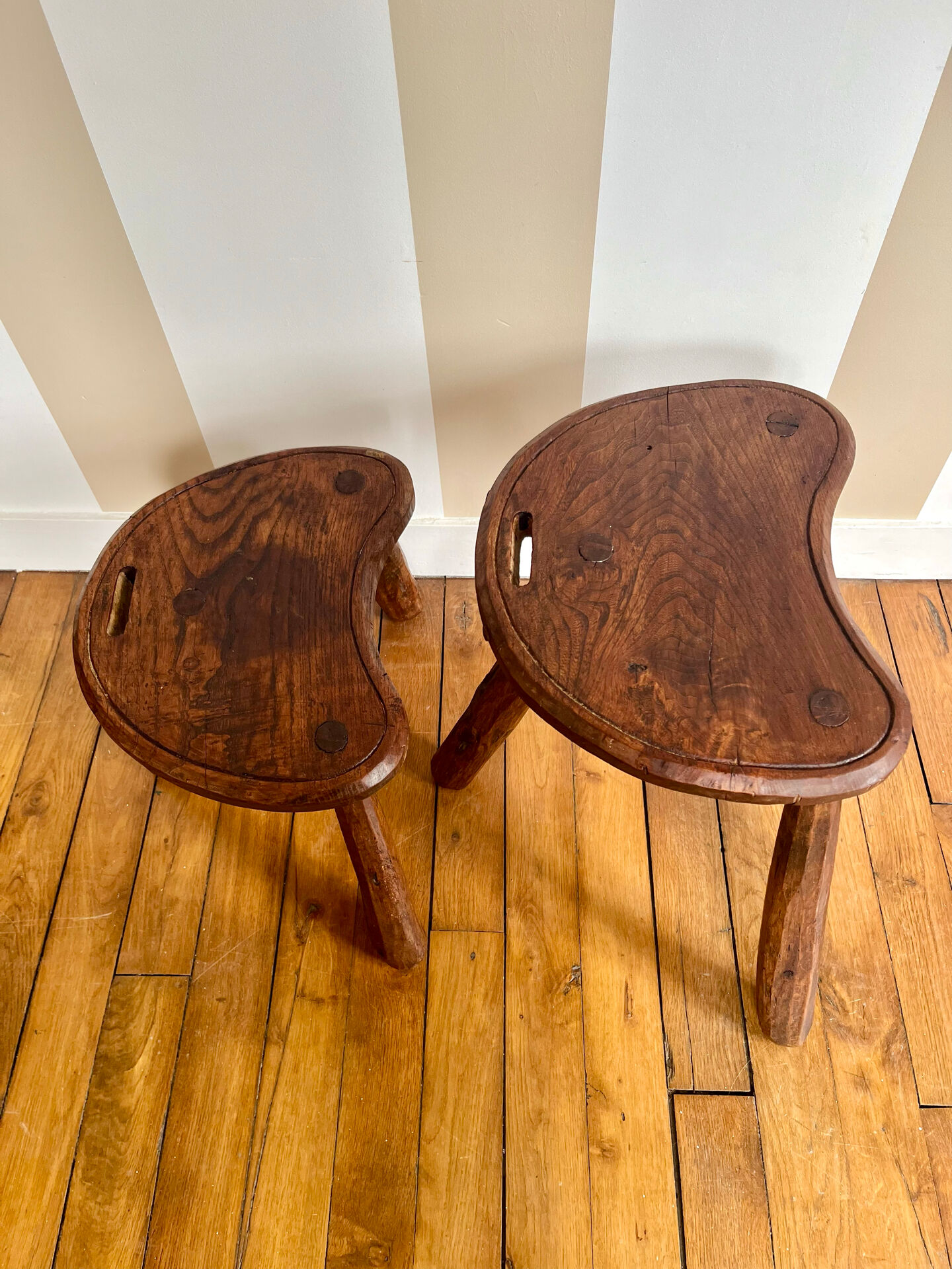 Paire de tabourets tripodes anciens