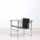 Fauteuil « lc1 » de charlotte perriand pour le corbusier, édités par cassina