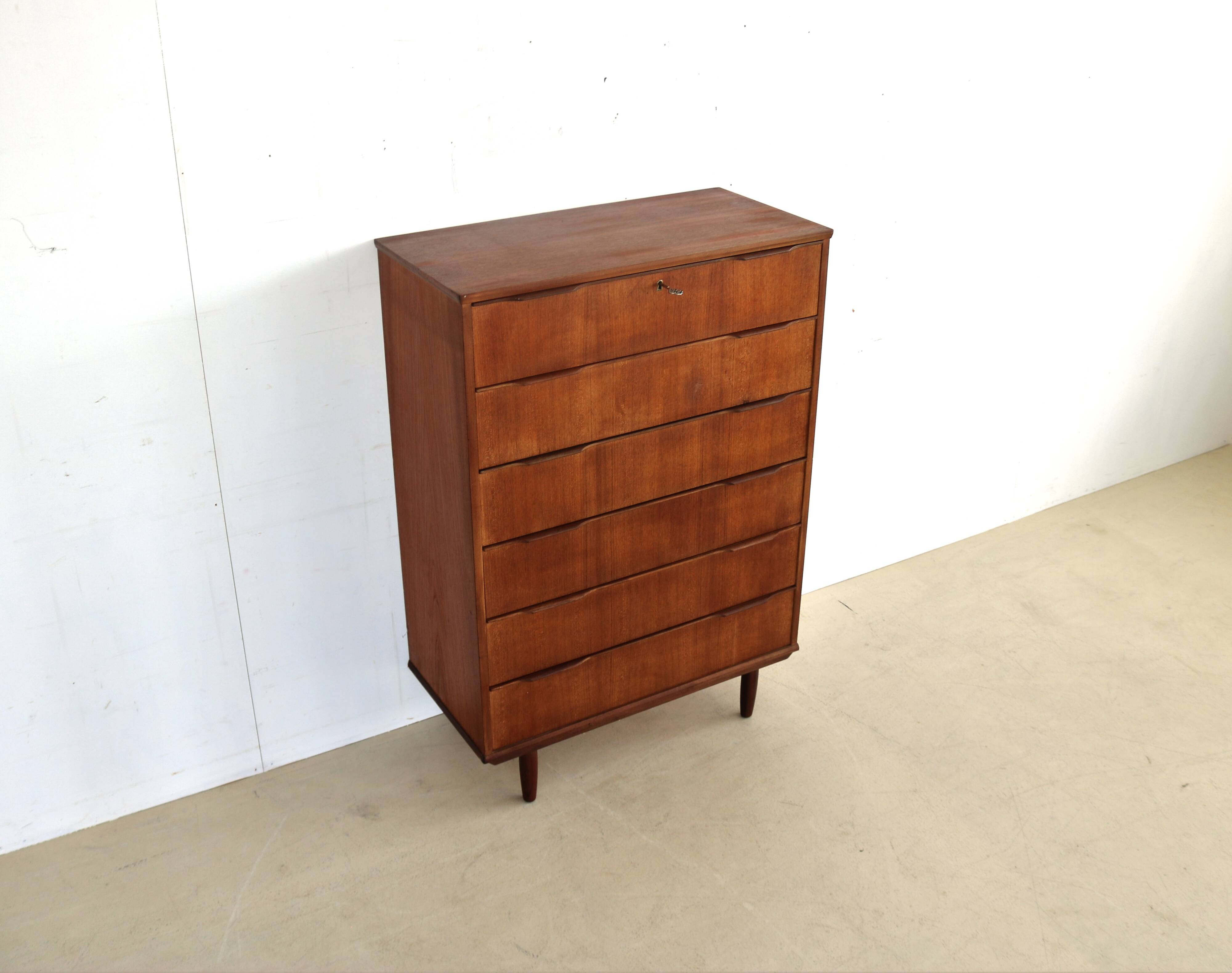 Commode vintage