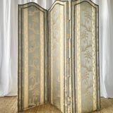 Antique Chinoiserie-style screen from the early 20th century in damask silk.