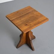 Paire de tables d'appoint en pin massif, Alpes françaises, vers 1970