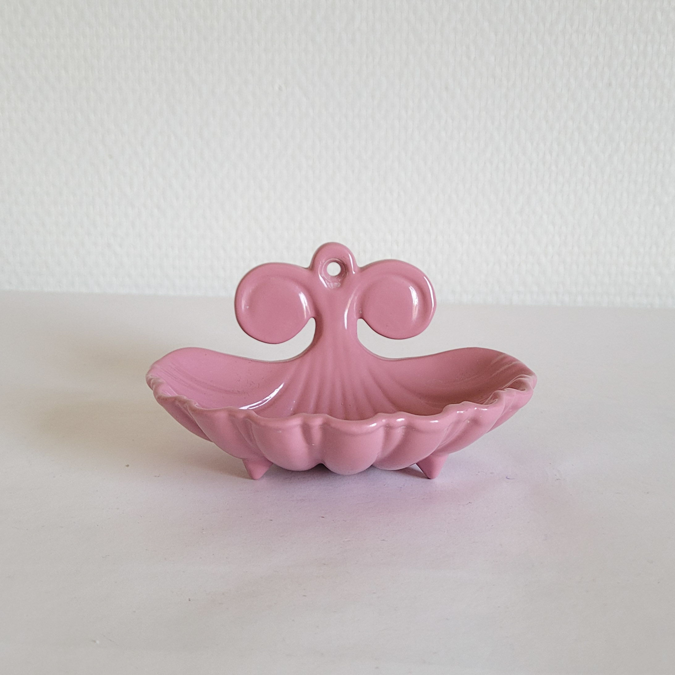 Pink enamelled cast iron shell soap holder