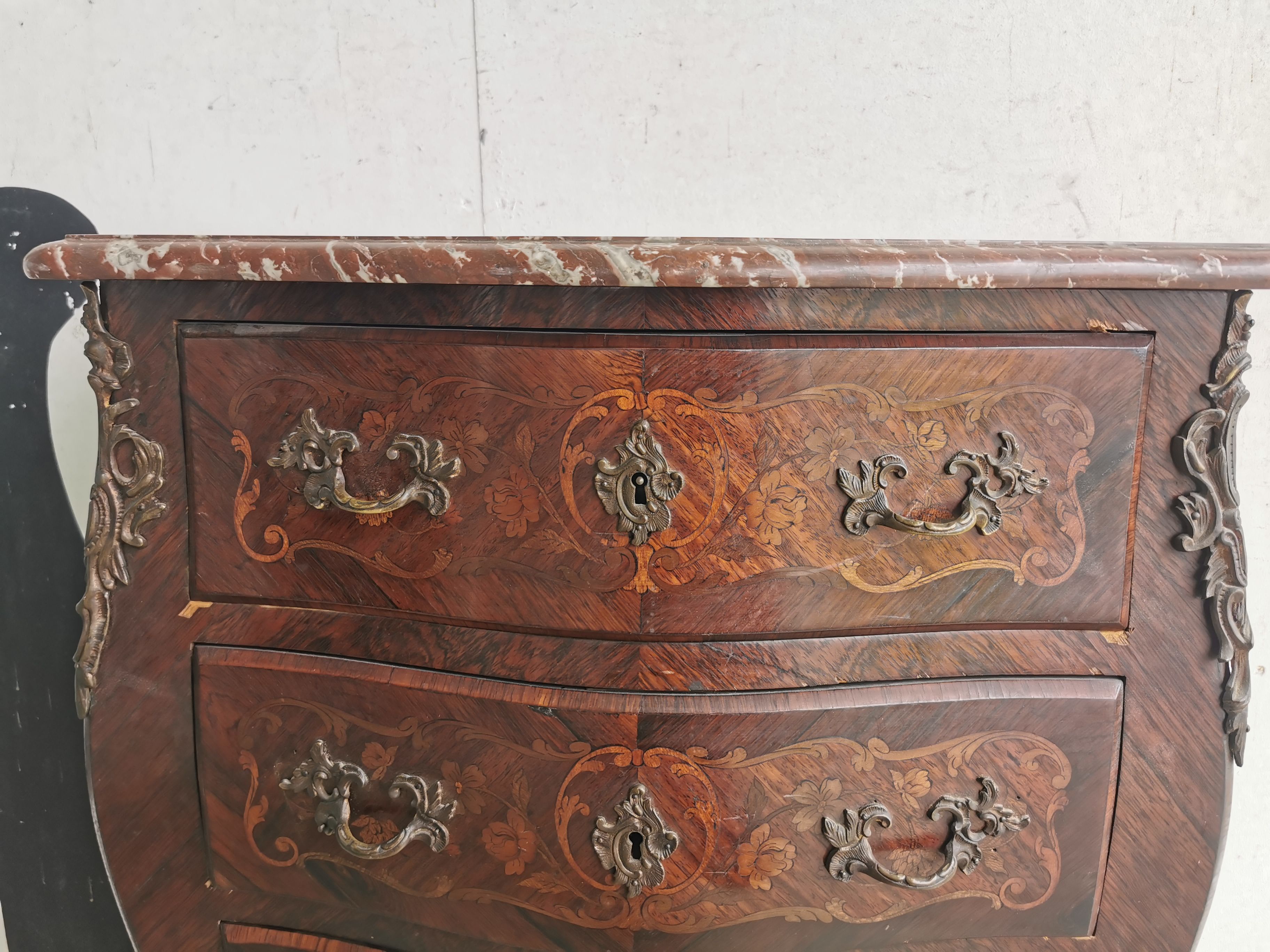 Dresser xxth rosewood top marble