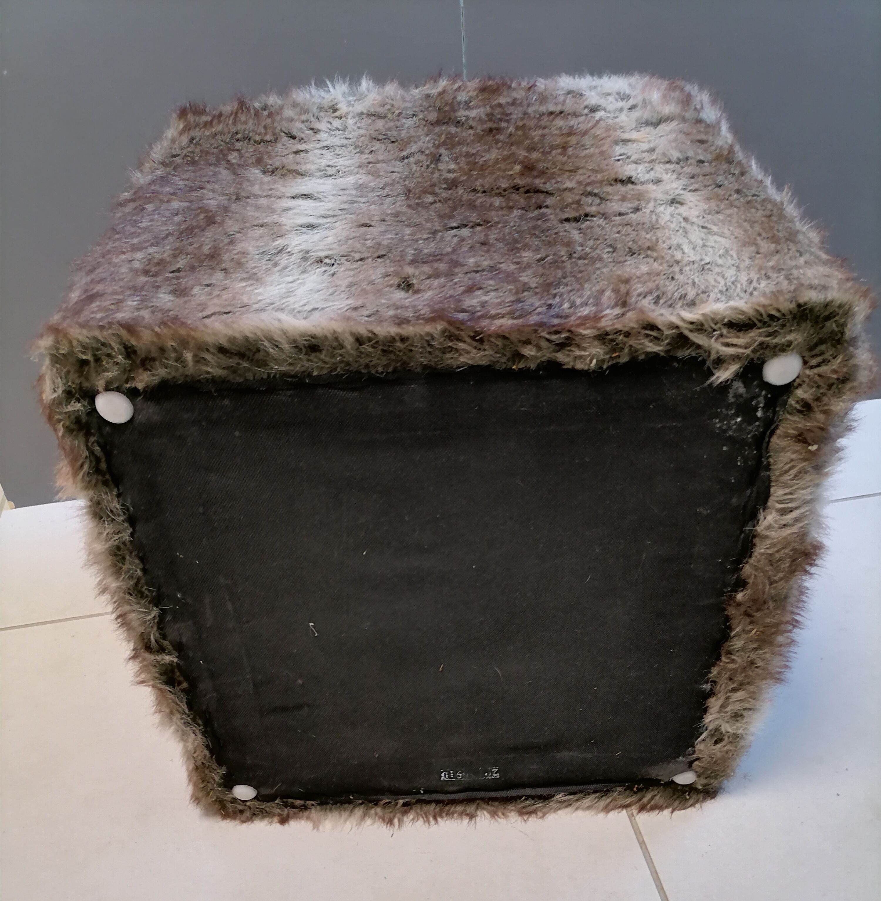 Square pouf