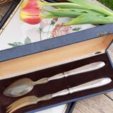 Corn and silver metal salad cutlery