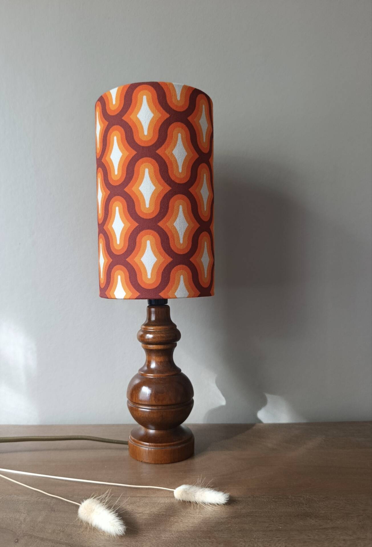 Vintage table lamp wood & seventies graphic print
