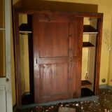 Pairs of sliding closet doors