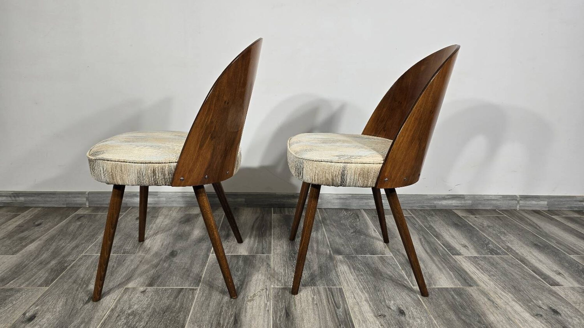 Paire de chaises de salle à manger par Antonin Suman, années 1960