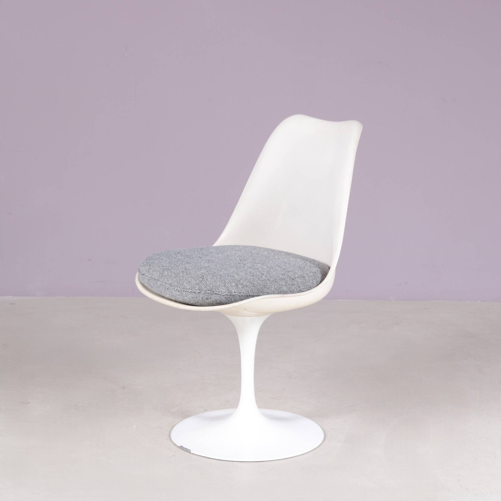 1970s Tulip side chair in white coated aluminium with plastic and fabric c