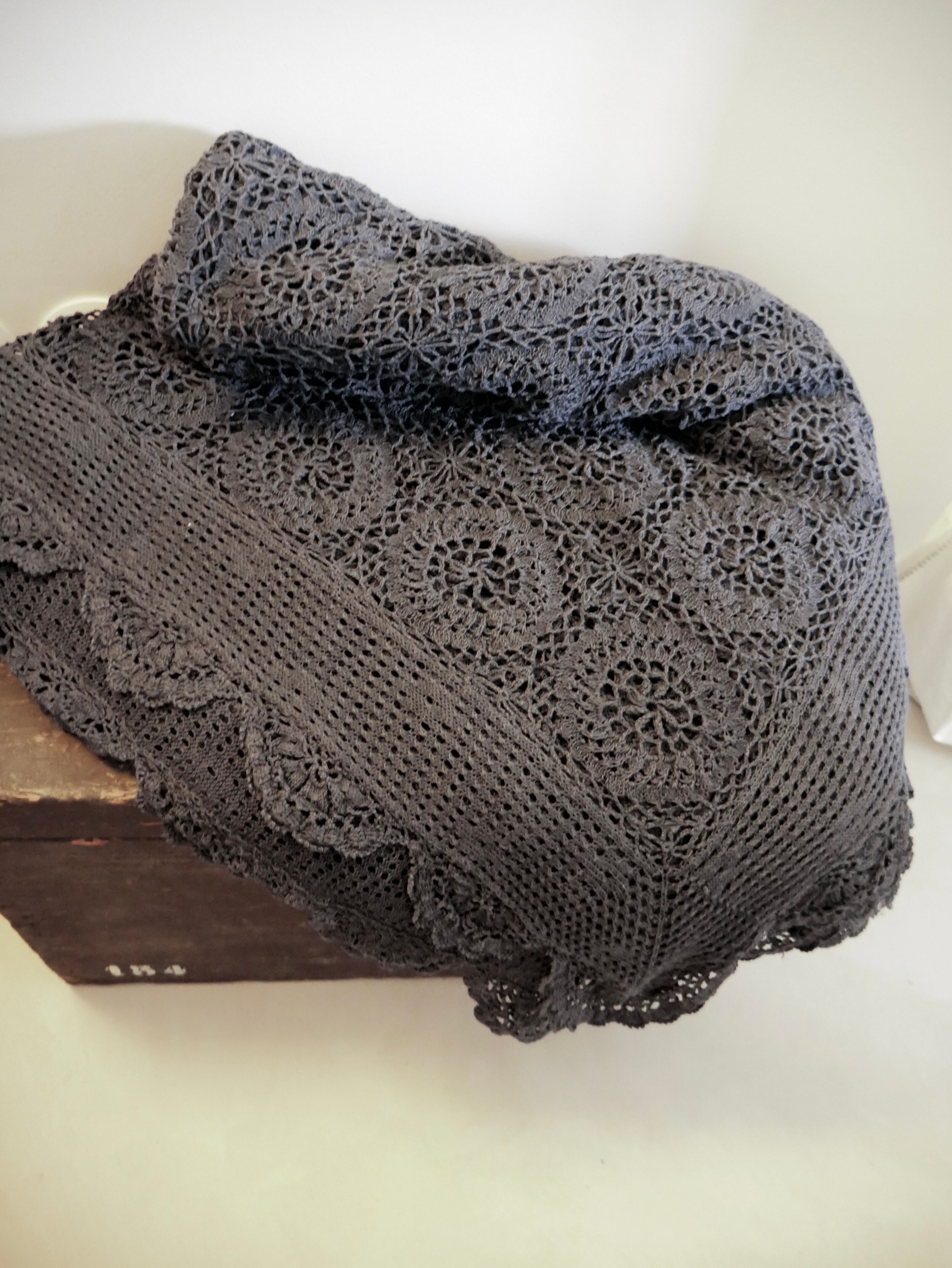 Dyed crochet bed top