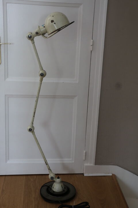 Jielde 3 white arm lamp