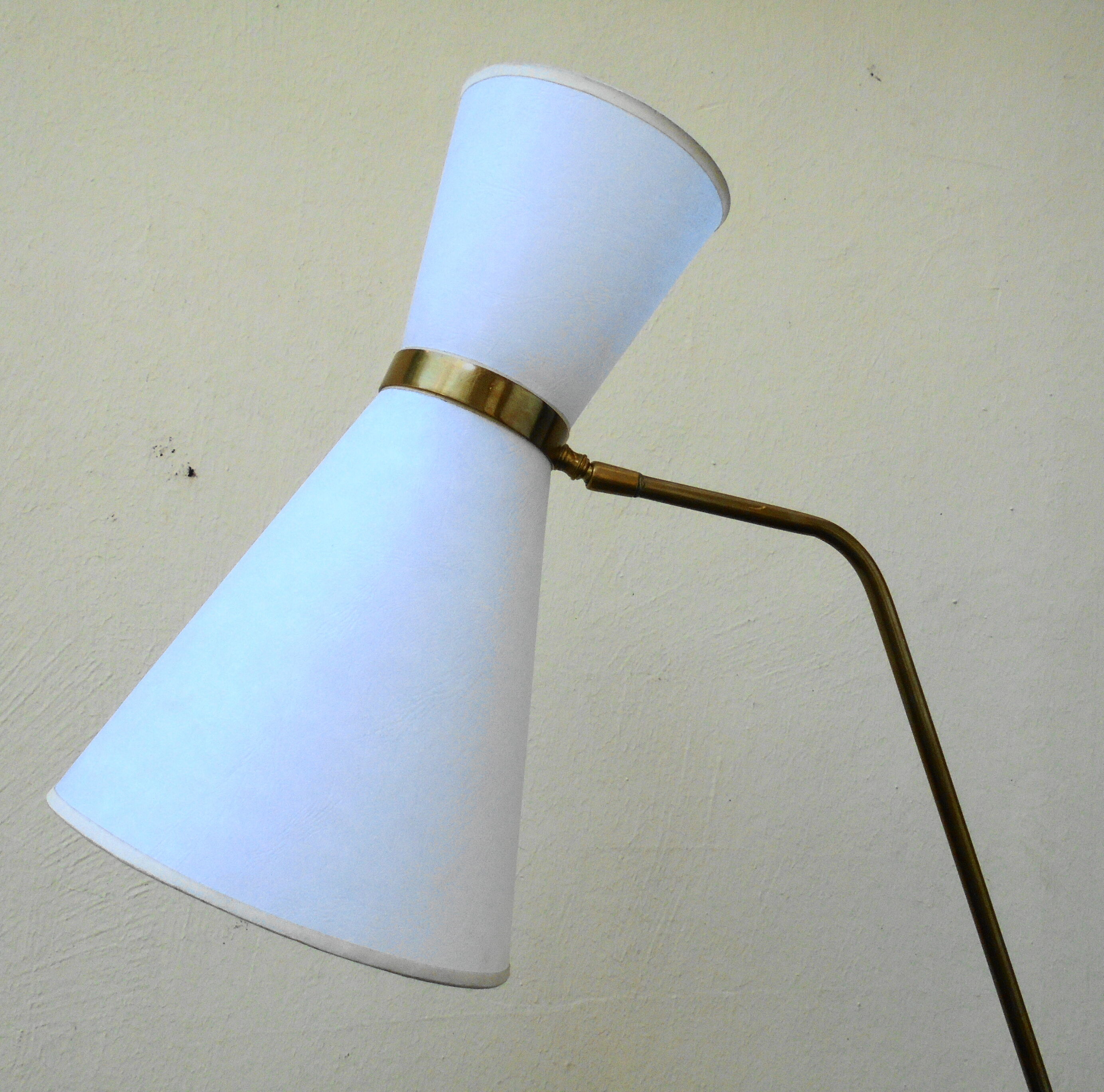 1950s swinging lamppost