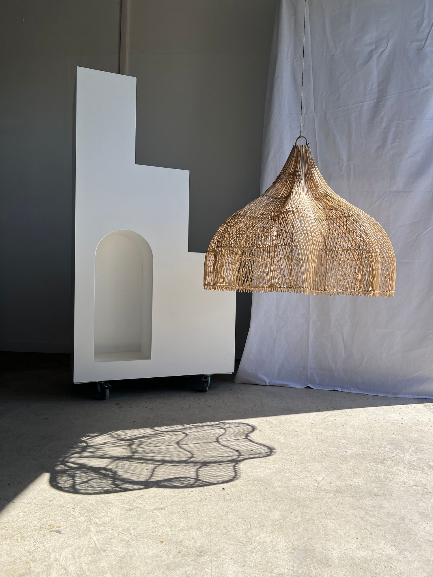 Rattan pendant lamp in the shape of a flower
