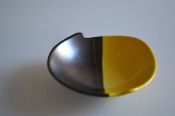 Coupe céramique Bicolore Noire et jaune Signée Luc Vallauris 1950