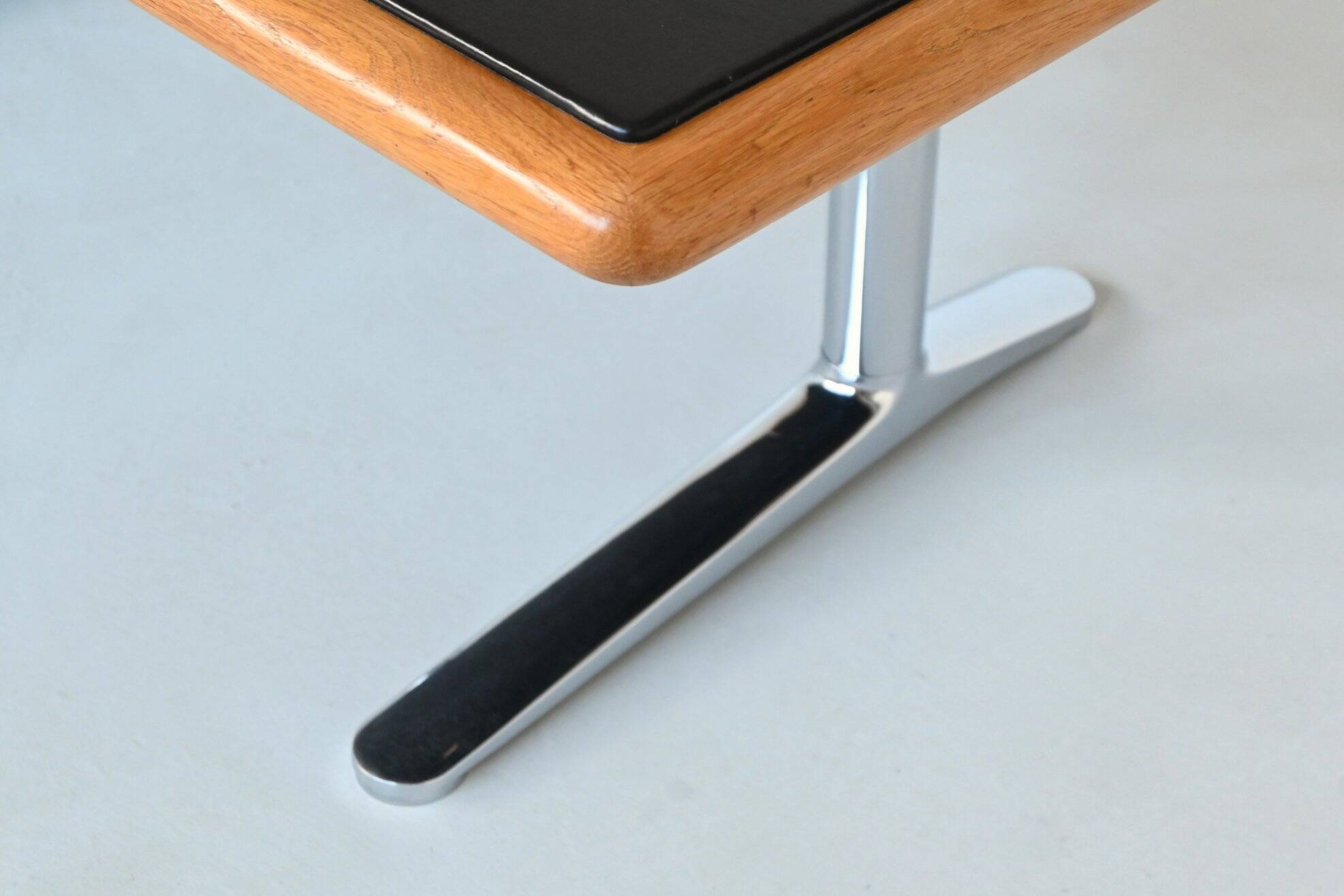 Warren Platner writing desk leather and oak Knoll United States 1970