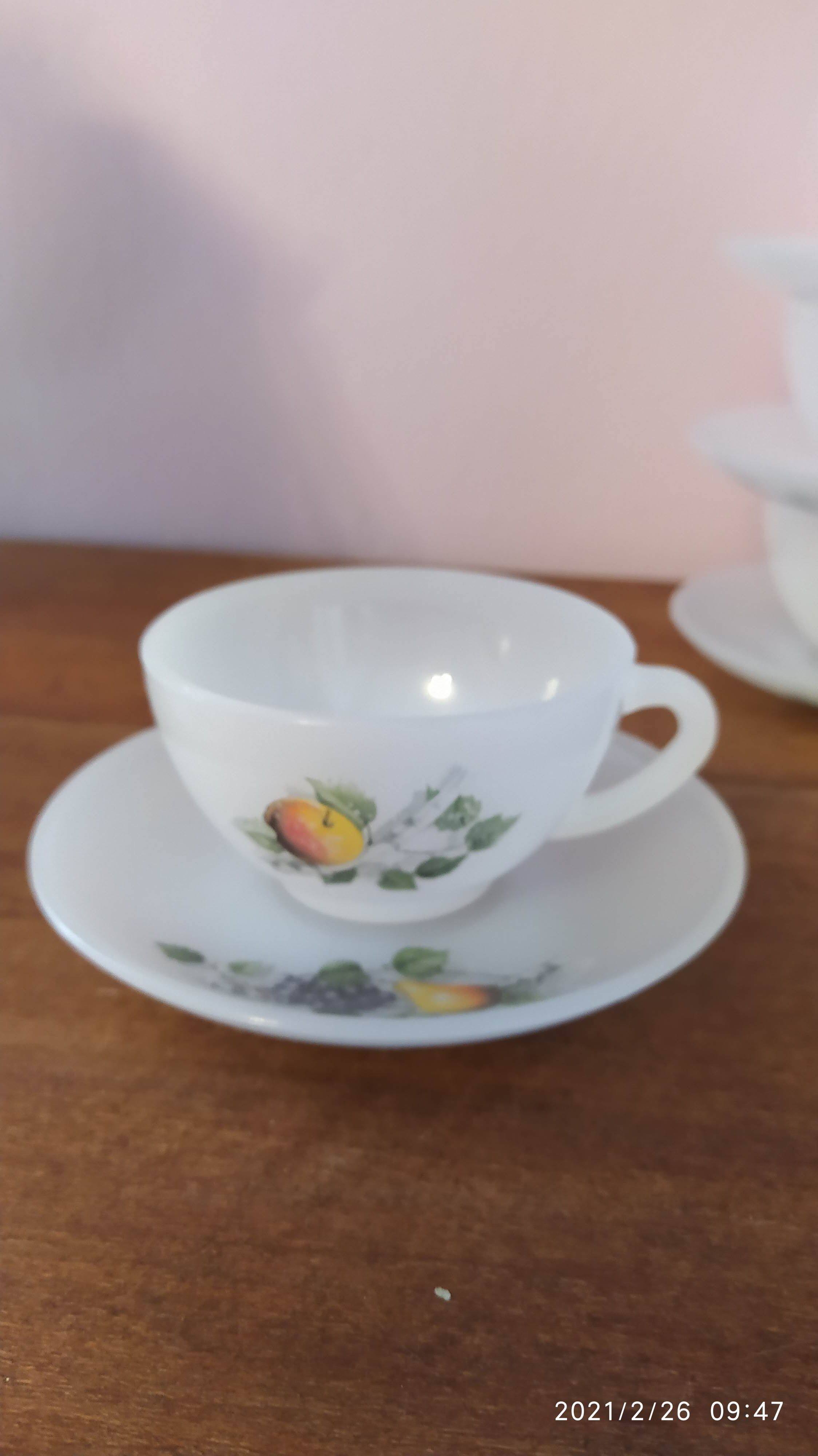 Series of 5 cups and under cups Arcopal summer fruit decoration
