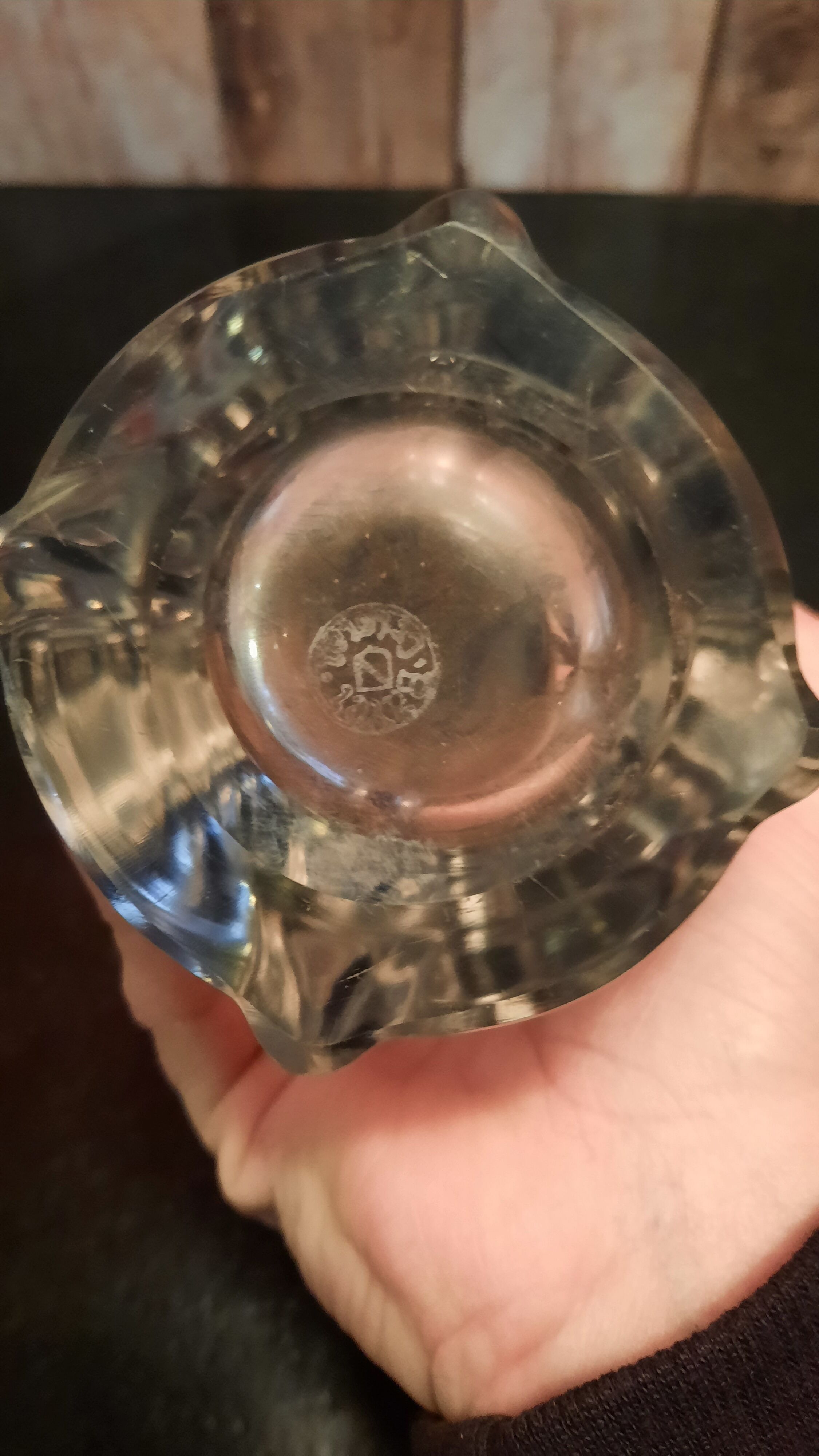 Vase en verre taillé