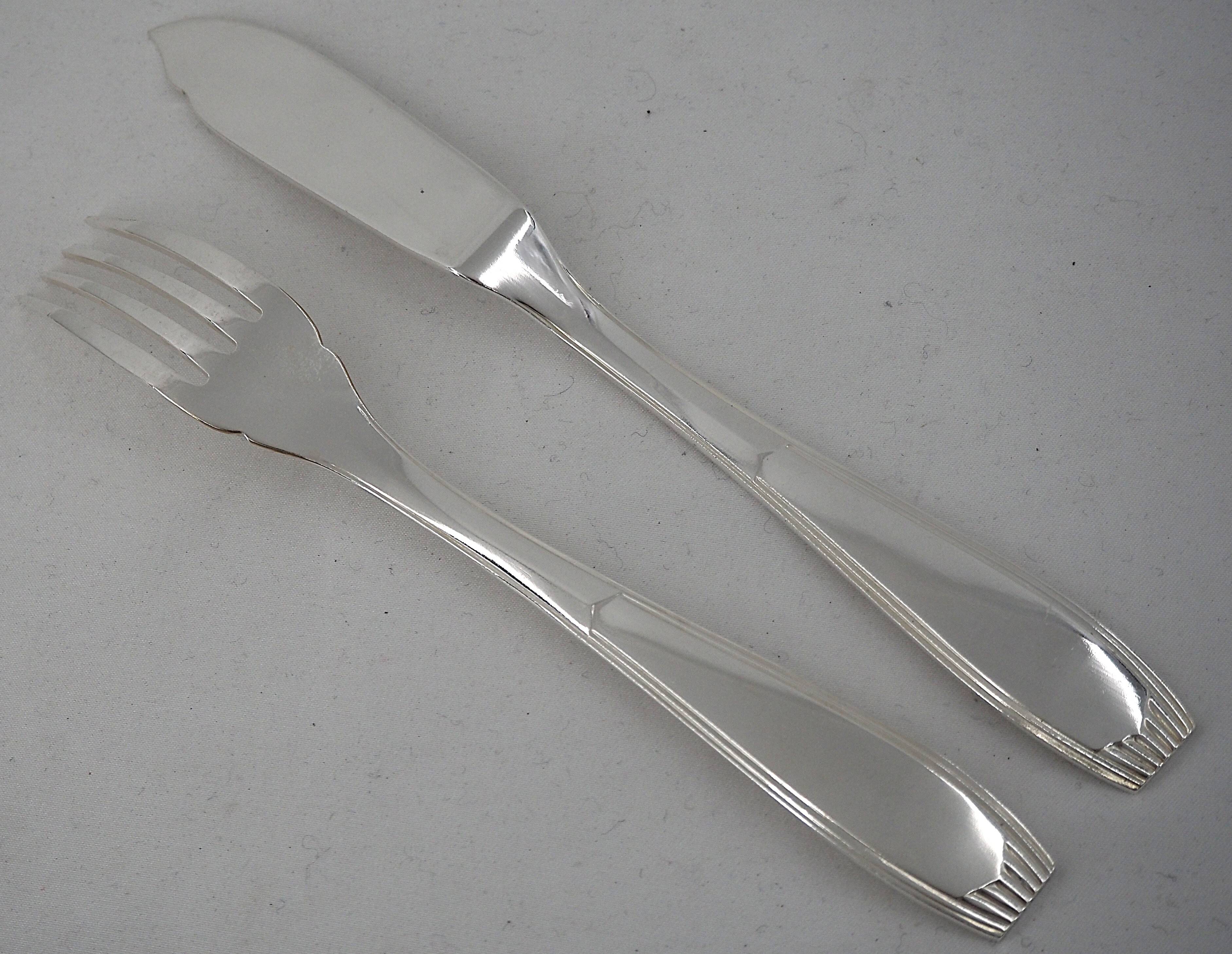 Alfénide Christofle Saigon Art Deco, 8 fish cutlery, 16 pieces.