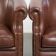 Ensemble de 4 fauteuils club en cuir de vache couleur cognac foncé de style anglais.