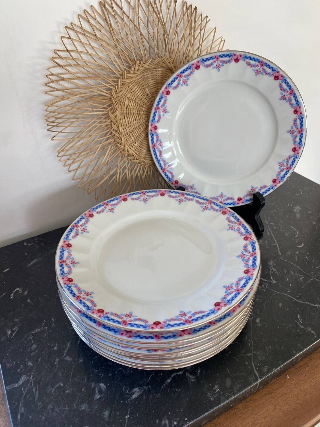 Set of 8 fine porcelain dessert plates from Lamotte France