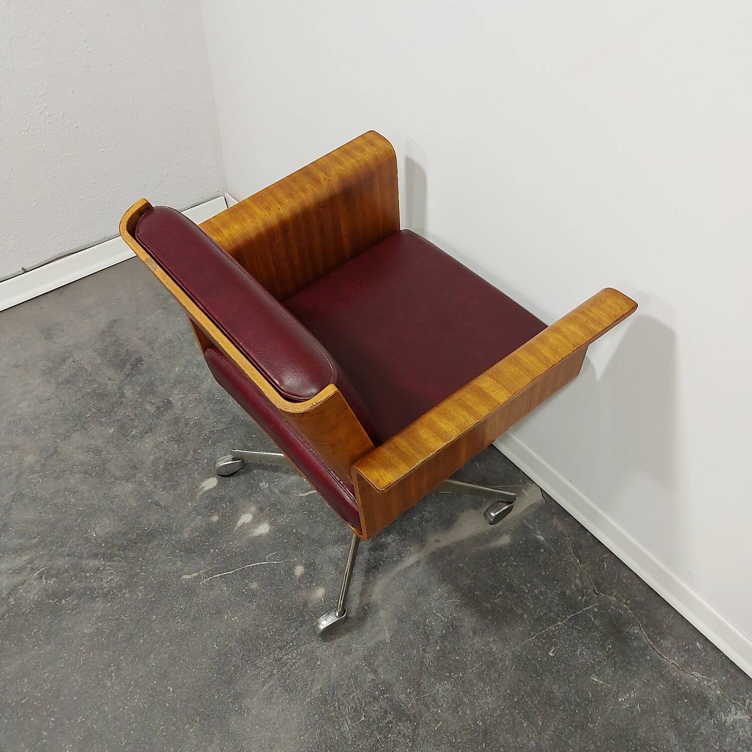 Chaise avec accoudoirs (pivotante), années 1970