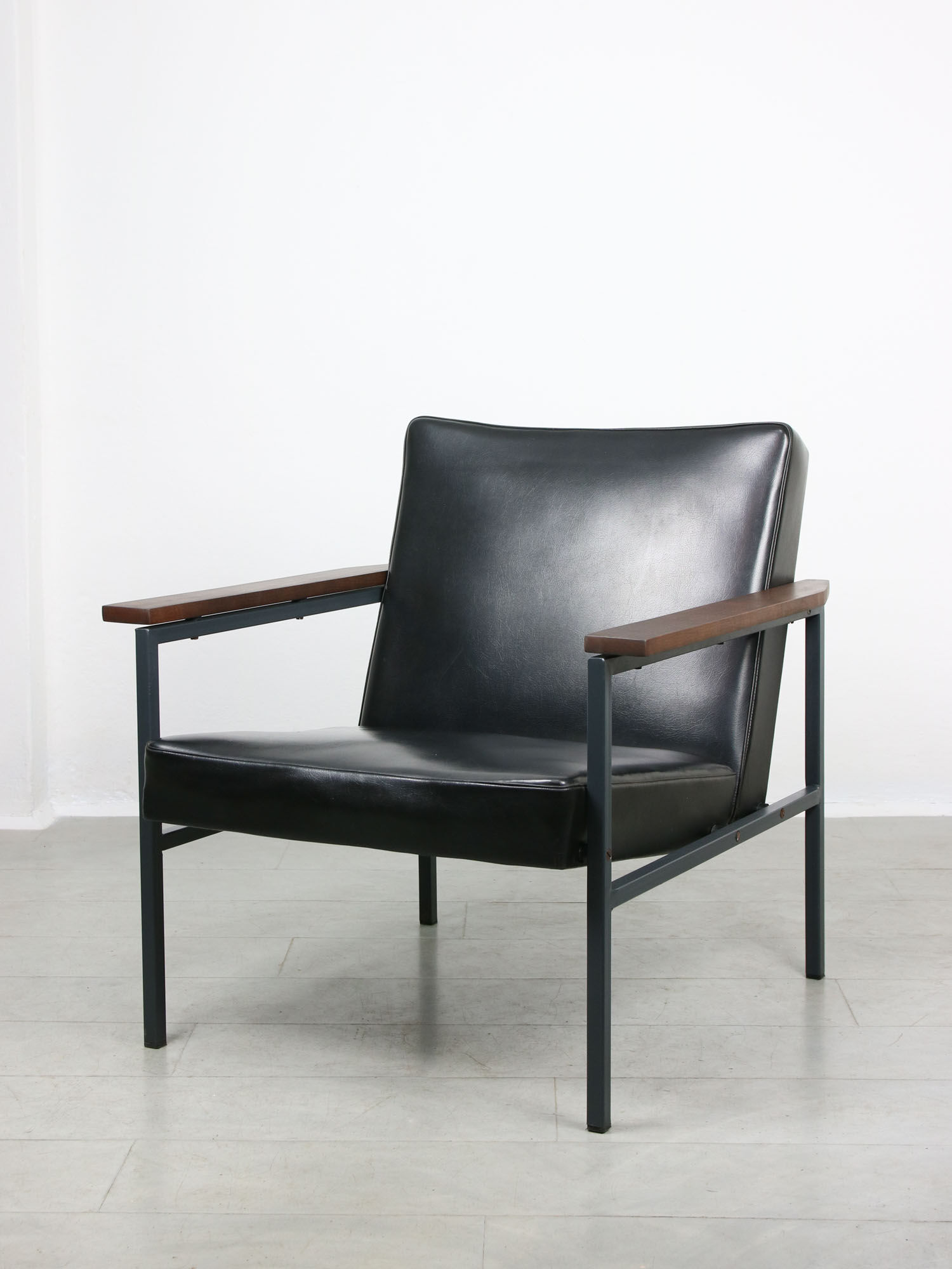 Fauteuil lounge vintage noir Bauhaus, années 70
