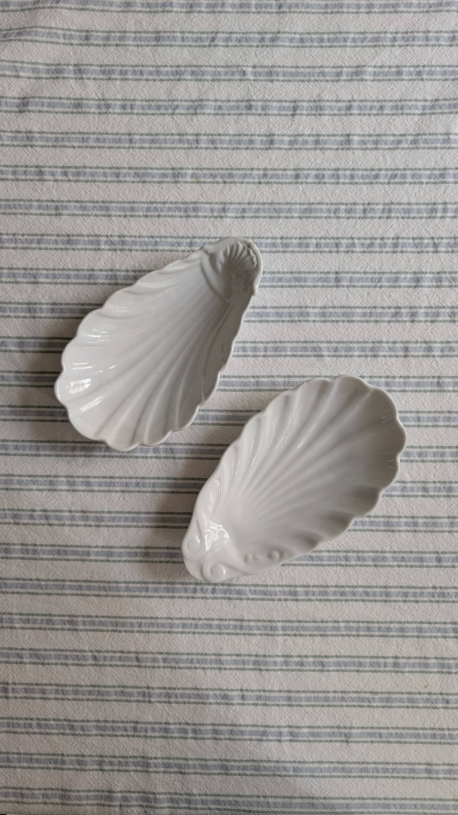 Paire de coupelles en forme de coquillage