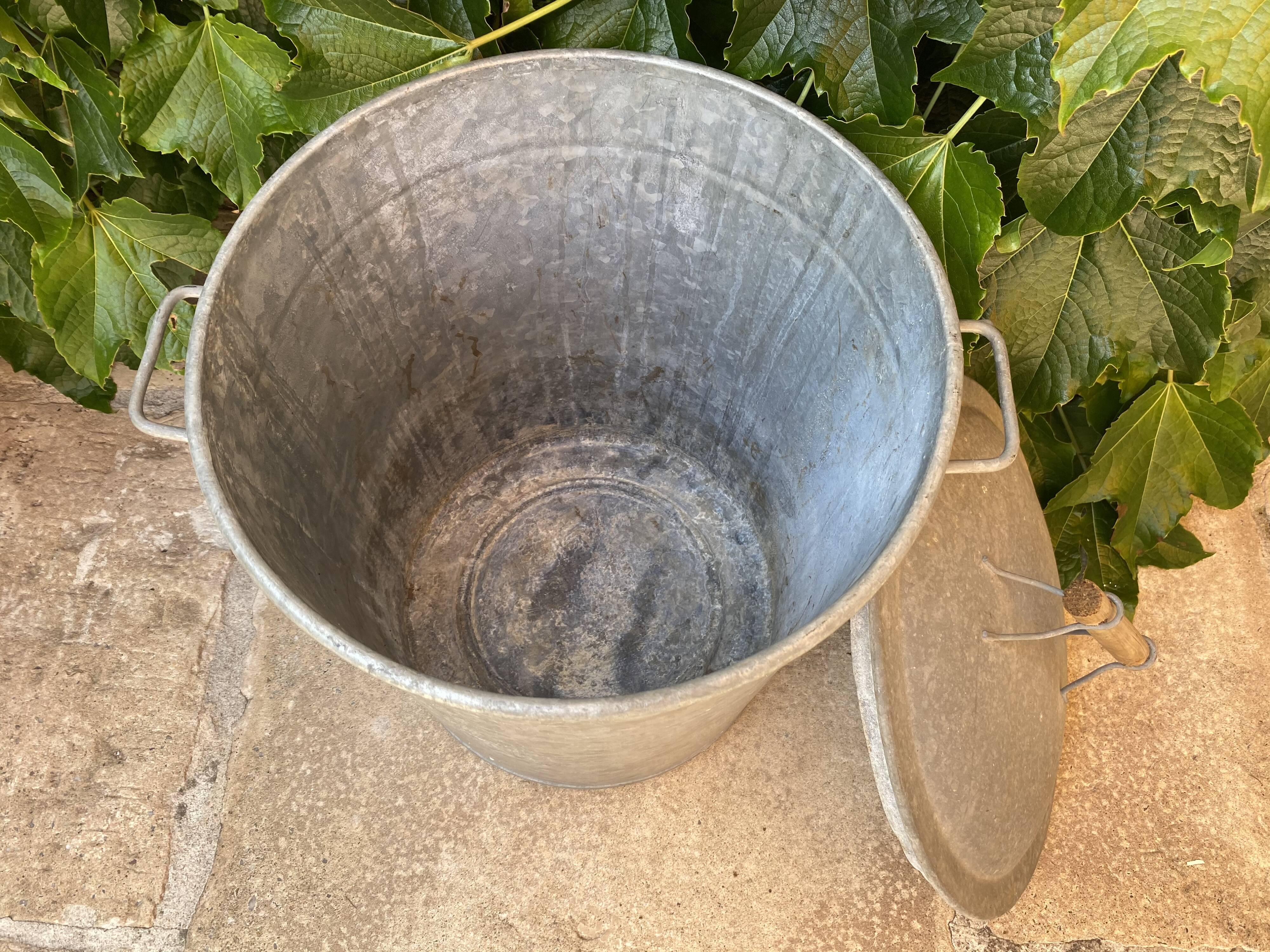 Old zinc washing machine XL