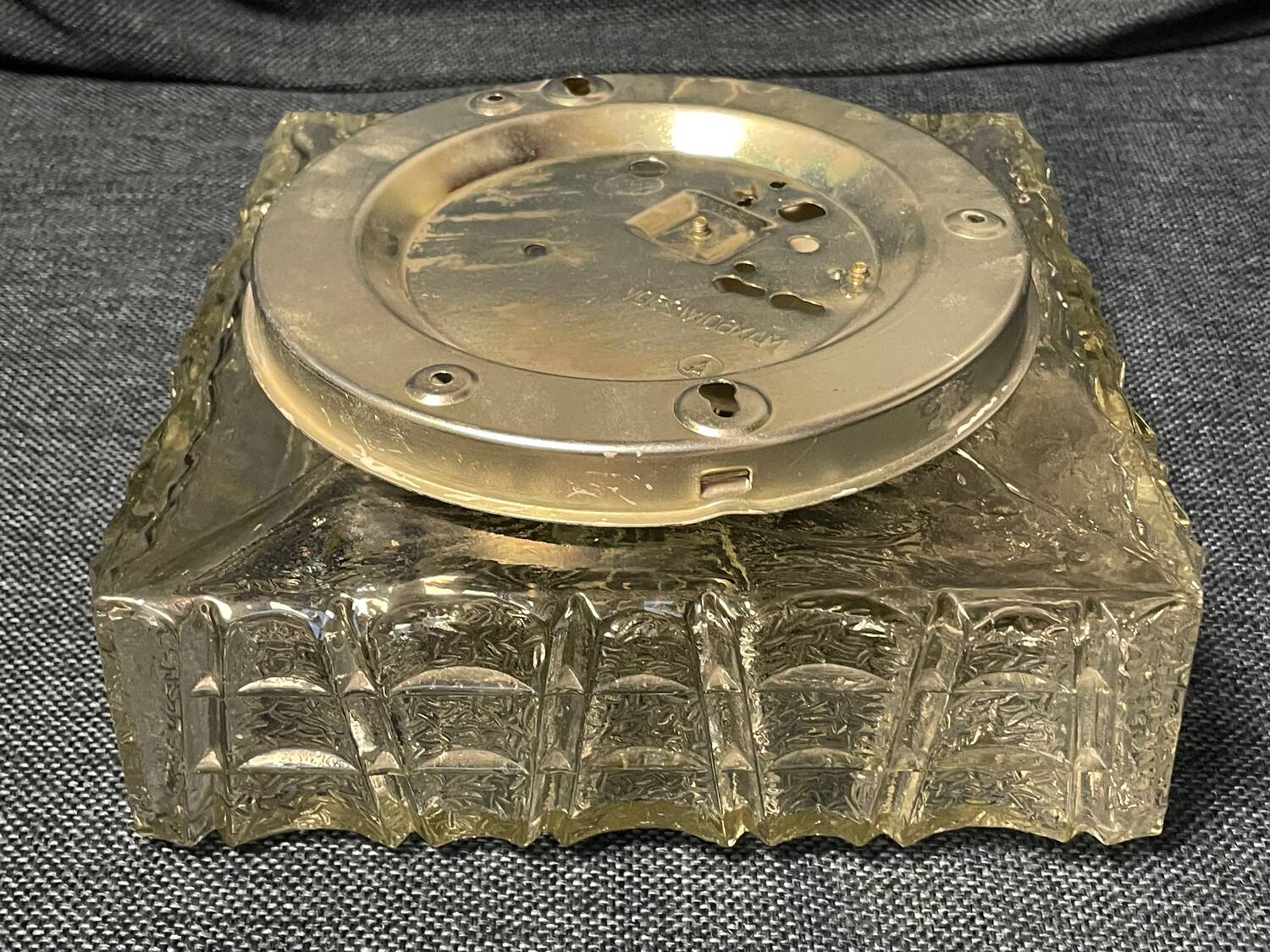 Plafonnier carré en verre vintage, motif soleil.