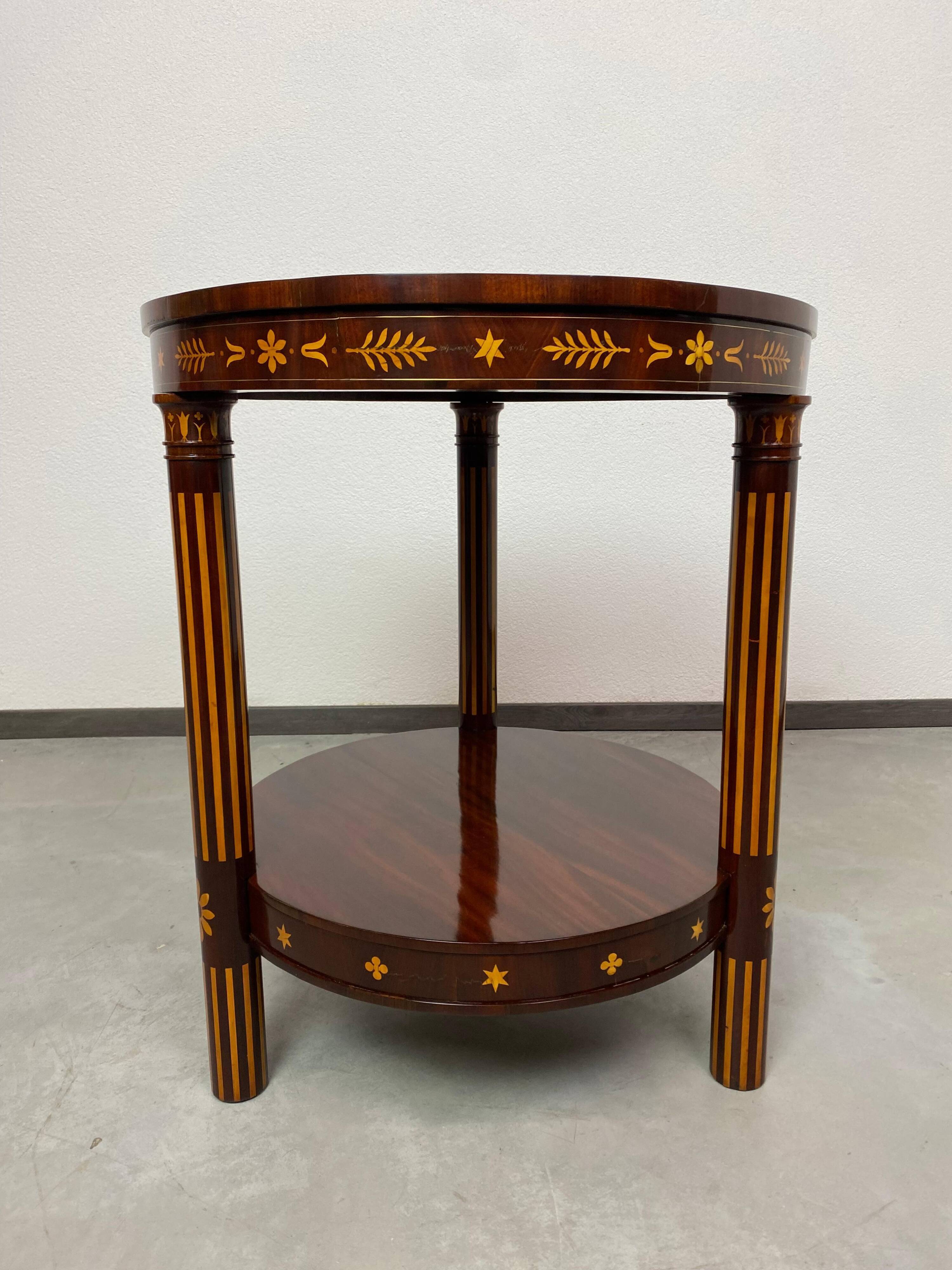 Table d'appoint Empire incrustée vers 1800