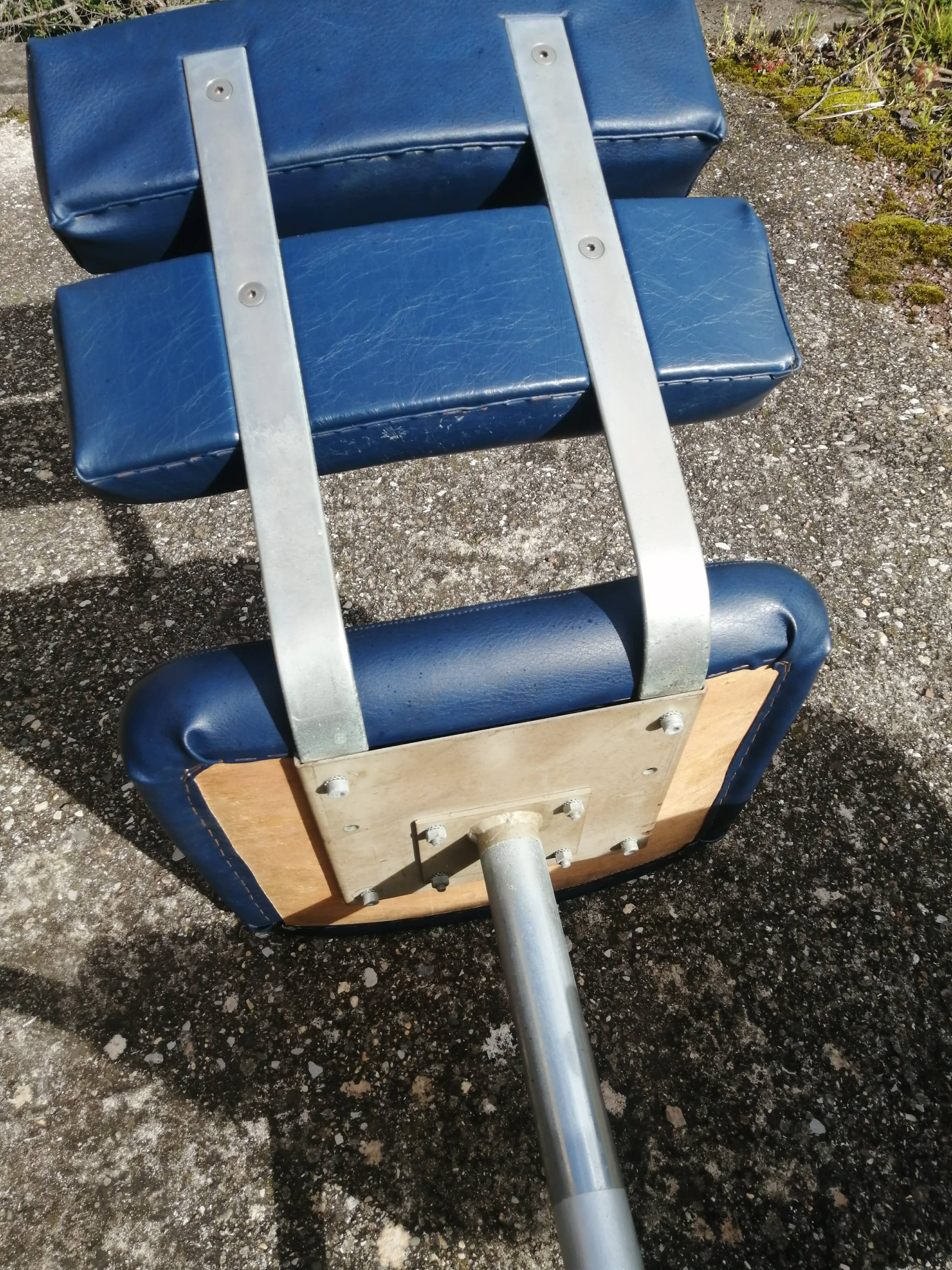 Set of 4 1970s hairdresser chairs in Space Age style.