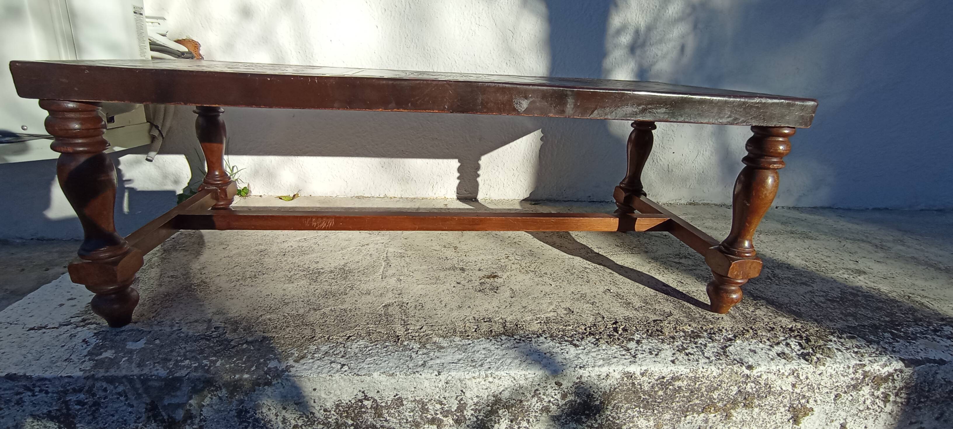 Table cuir et bois origine du perou