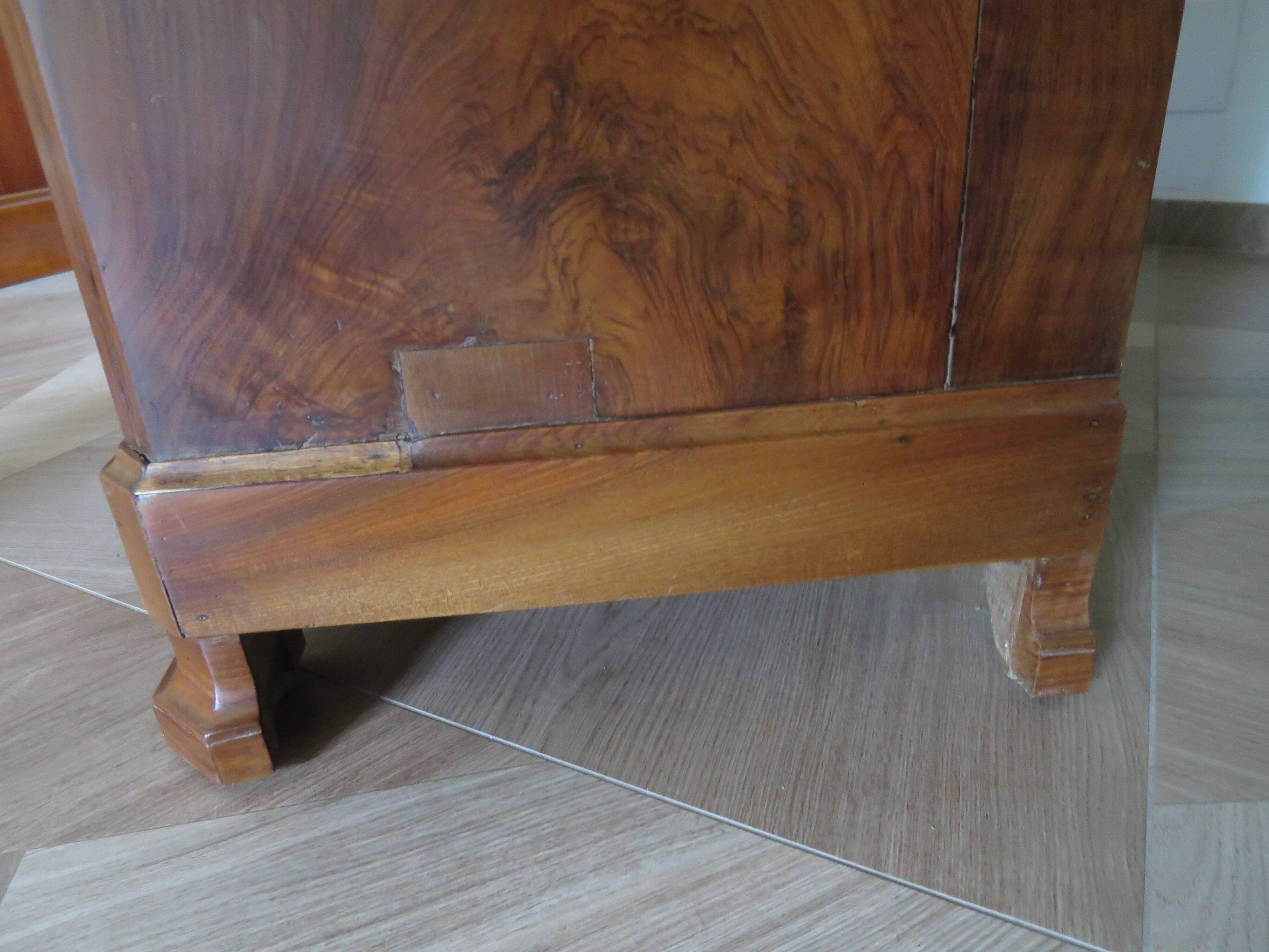 Rare - Pretty old chest of drawers with 4 drawers and 3 locks - In walnut - 1930