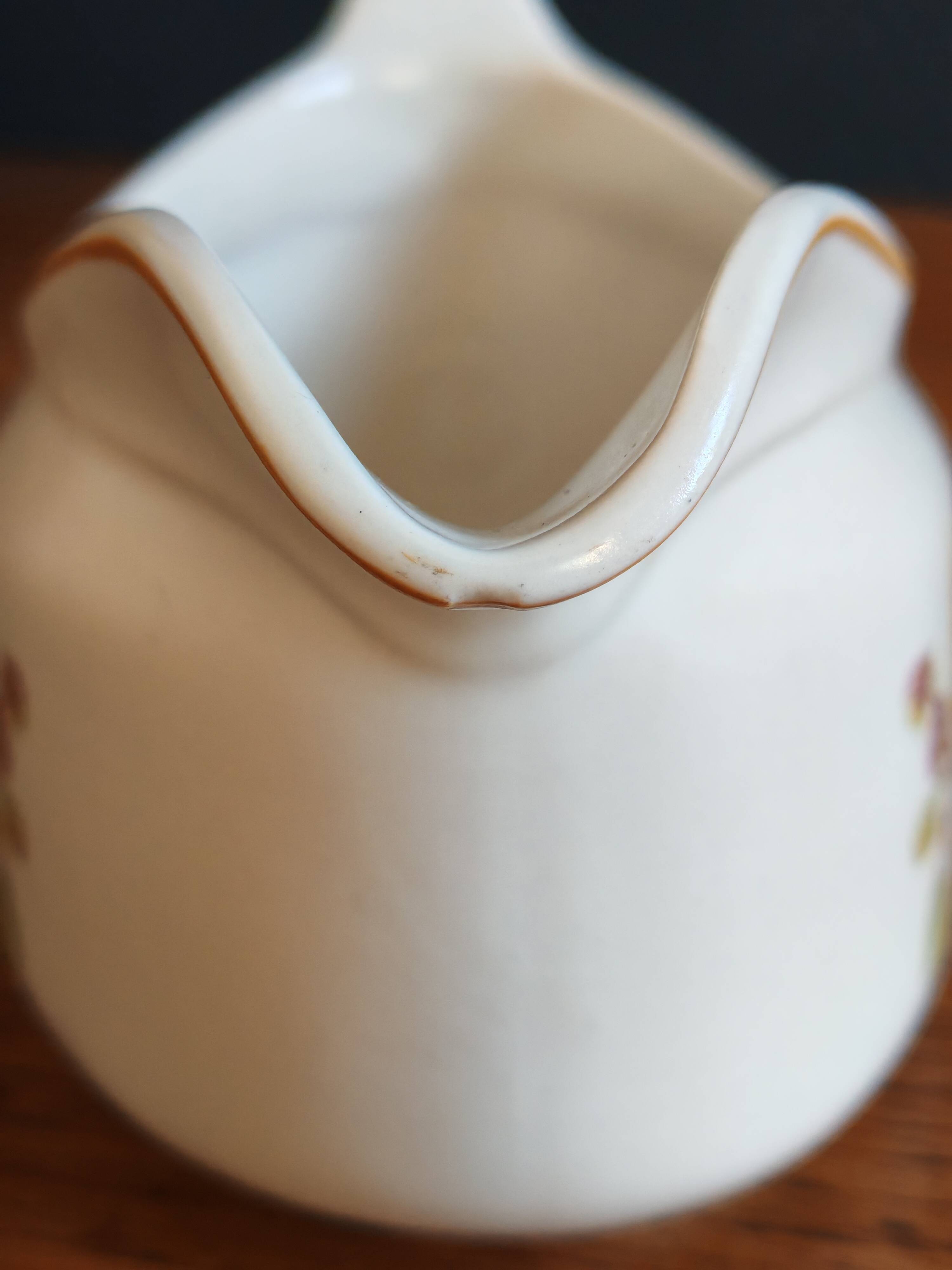 "Harvest 1418" sauceboat in English porcelain