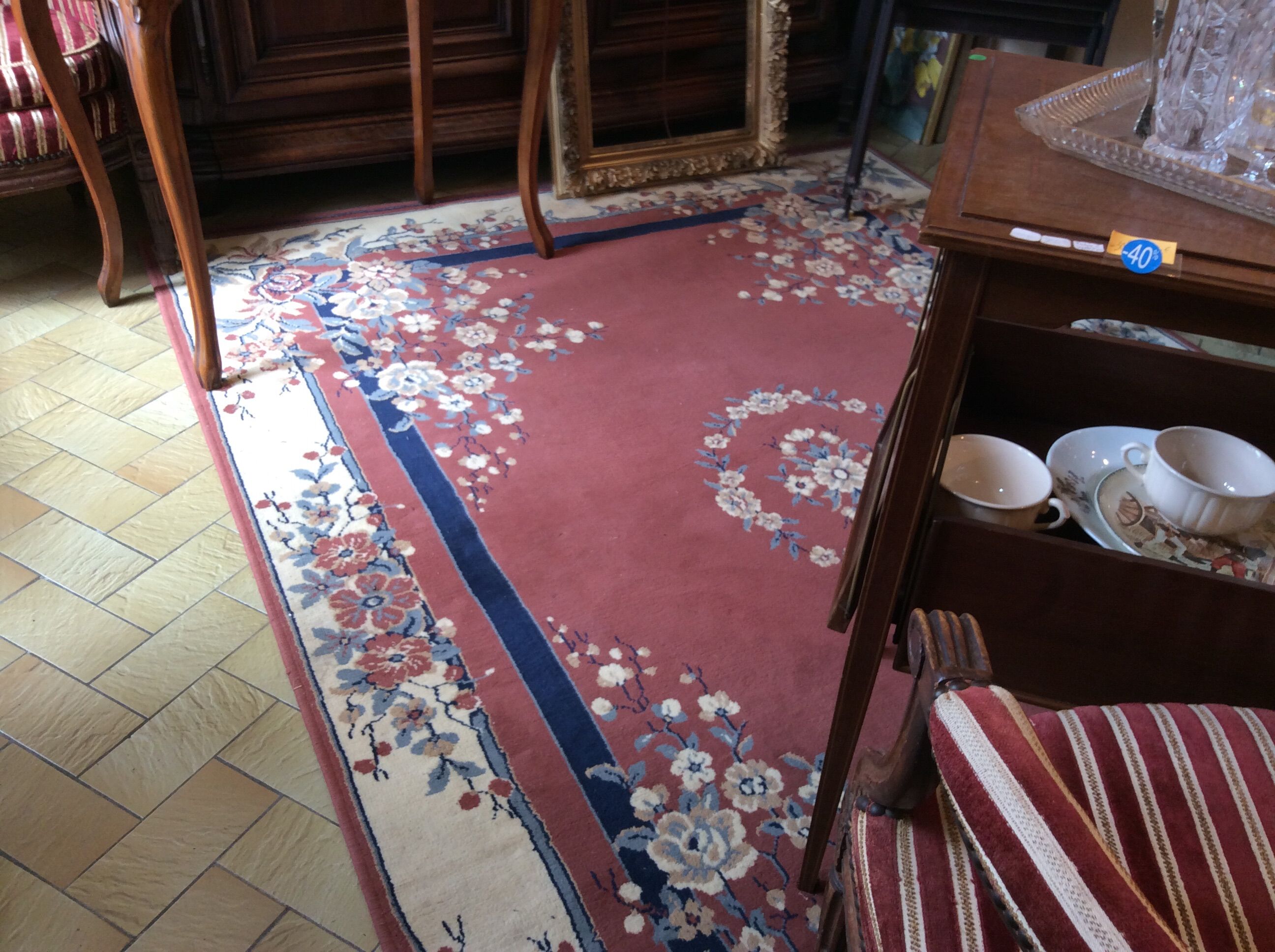 Ornate pattern rug 230 x174cm