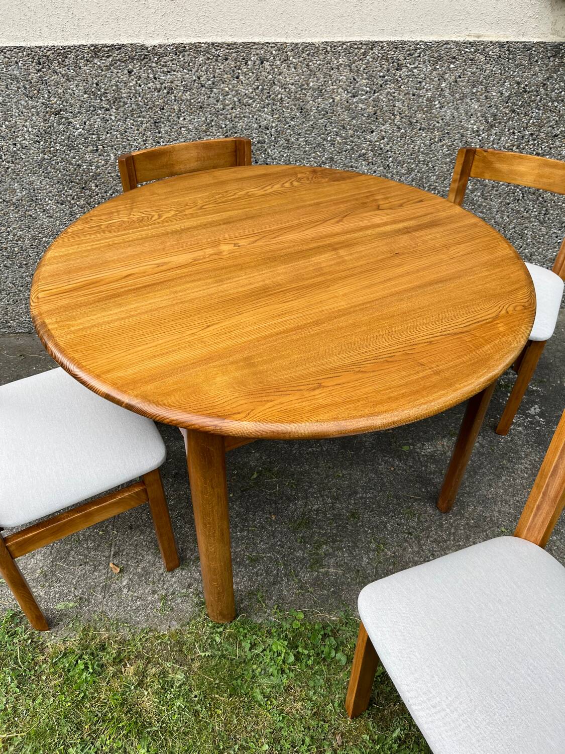 Table and 4 chairs set