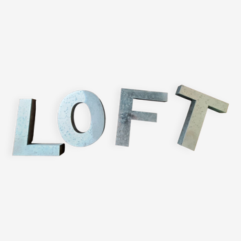 Lettres loft en zinc